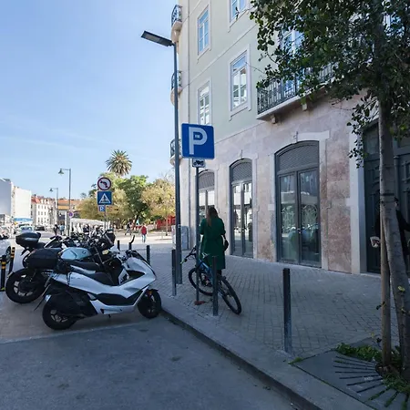 דירה Flh Cais Sodre Chic Urban Flat With Balcony ליסבון